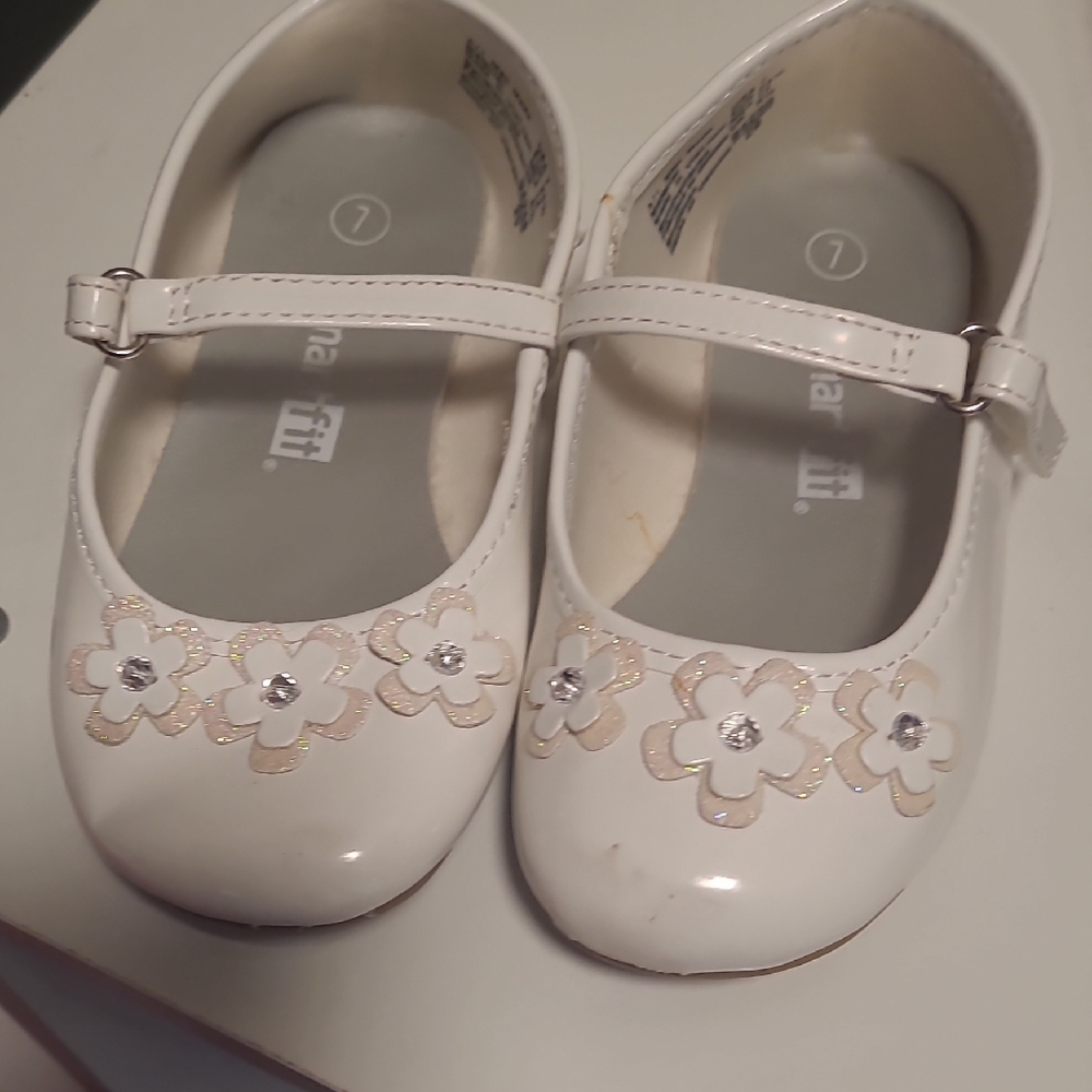 Smartfit White Floral Dress Shoes for Kids